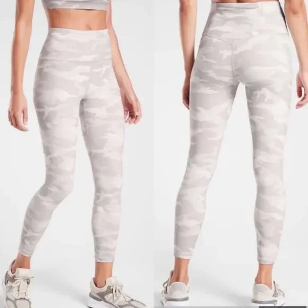 Athleta | Solace Camo Print Elation 7/8 Leggings in White‎ & Grey, XSP